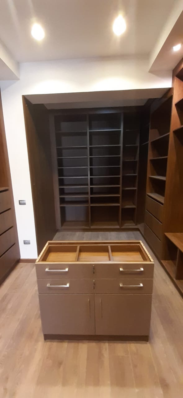 Messe Main closet