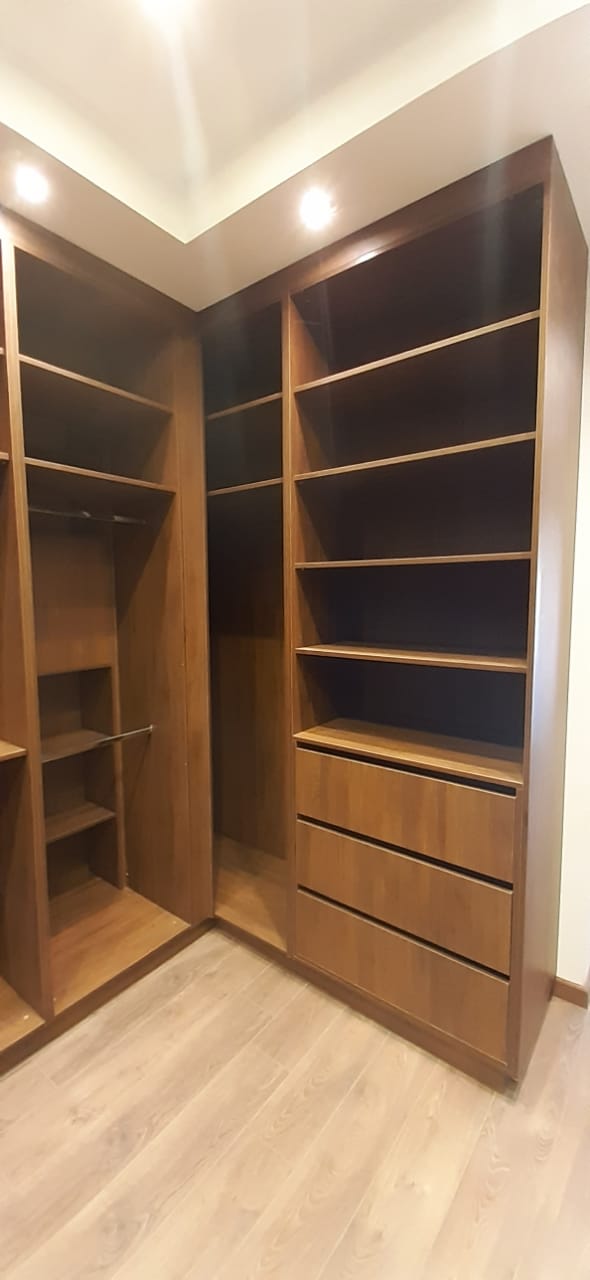 Messe Main closet